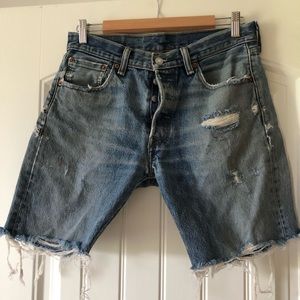 VINTAGE LEVI’S Distressed Cut Off Shorts